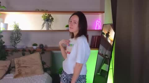 Kira online show from December 16, 2025, 1:43 am