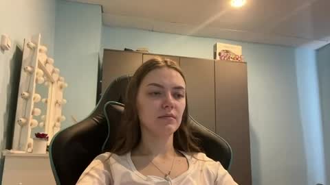 Lily online show from April 20, 2026, 3:09 am