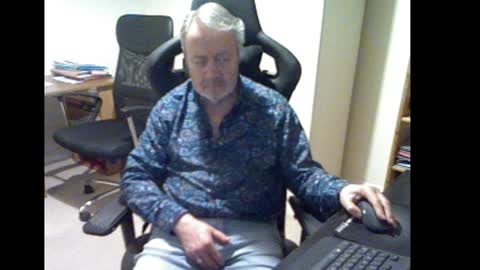 erasmus_d online show from January 2, 2025, 6:12 pm