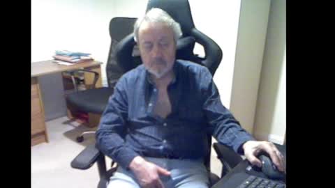 erasmus_d online show from February 22, 2025, 6:41 pm
