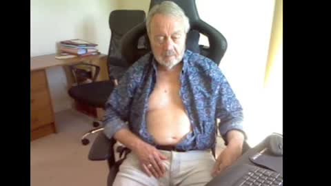 erasmus_d online show from June 13, 2026, 4:38 pm