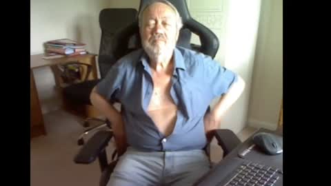 Snapshot of erasmus_d chatting on June 17, 2026, 4:30 pm erasmus_d online show from June 17, 2026, 4:30 pm