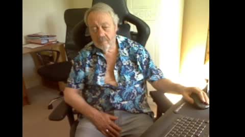 Snapshot of erasmus_d chatting on July 3, 2026, 4:35 pm erasmus_d online show from July 3, 2026, 4:35 pm