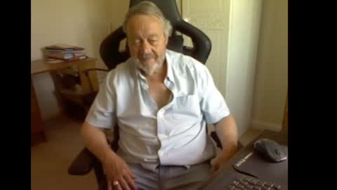 Snapshot of erasmus_d chatting on July 8, 2026, 9:25 am erasmus_d online show from July 8, 2026, 9:25 am