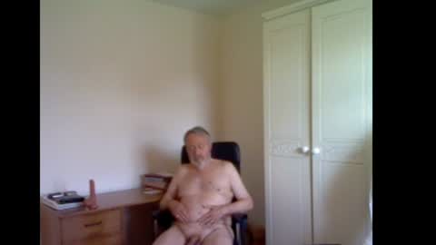 Snapshot of erasmus_d chatting on July 14, 2026, 5:40 pm erasmus_d online show from July 14, 2026, 5:40 pm