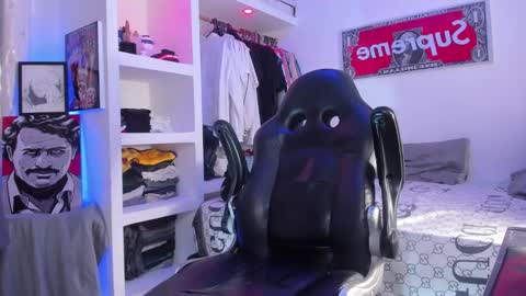 Tht BOSS Eren online show from October 10, 2025, 8:08 pm