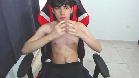 eren_tatakae online show from January 25, 2025, 9:04 pm