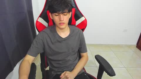 eren_tatakae online show from February 6, 2025, 10:32 pm