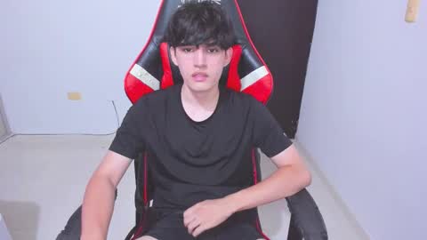 eren_tatakae online show from December 4, 2025, 2:10 am