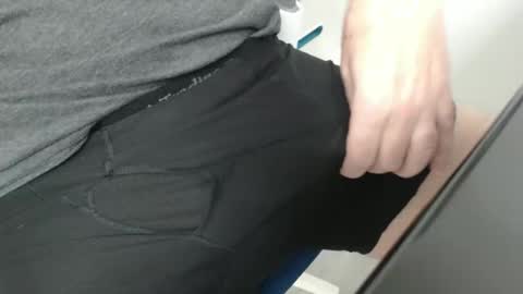 eric100eric100 online show from November 10, 2025, 8:41 pm