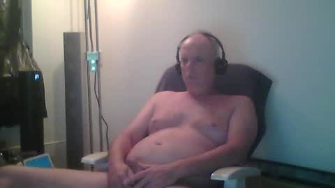 Snapshot of eric204 chatting on July 13, 2026, 3:31 am Eric online show from July 13, 2026, 3:31 am