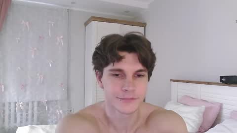 Eric Crush online show from April 17, 2026, 4:04 am