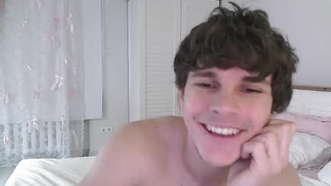 Snapshot of eric_crush chatting on April 24, 2026, 4:15 am Eric Crush online show from April 24, 2026, 4:15 am