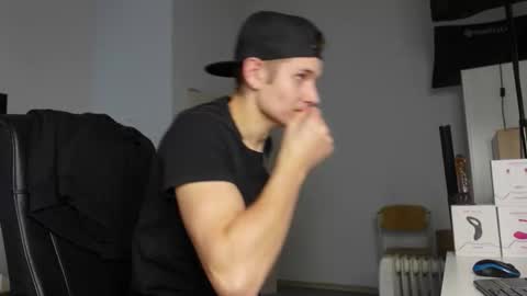    online show from September 23, 2025, 7:28 pm