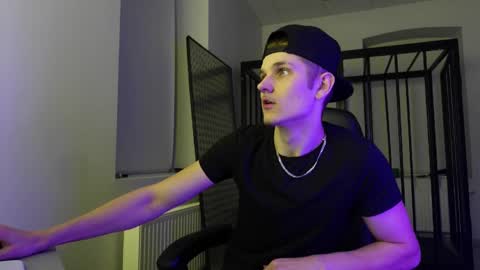    online show from September 26, 2025, 8:02 pm