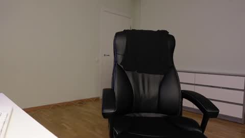    online show from October 22, 2025, 8:30 pm