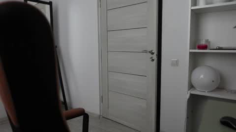    online show from October 26, 2025, 7:25 am