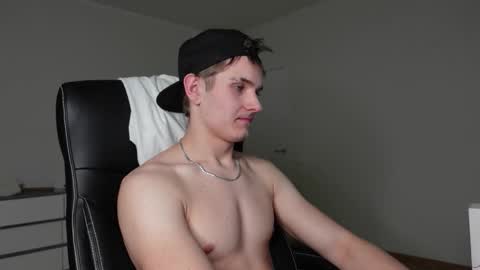    online show from November 22, 2025, 7:13 pm