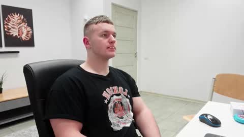    online show from November 25, 2025, 7:36 pm