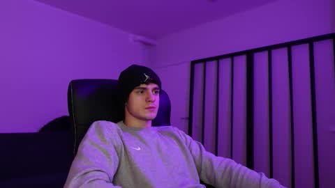    online show from December 3, 2025, 2:04 pm