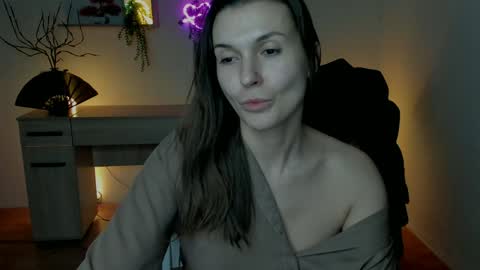 EricaPowers online show from December 6, 2024, 10:38 am