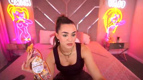 Erica online show from November 12, 2025, 3:01 pm