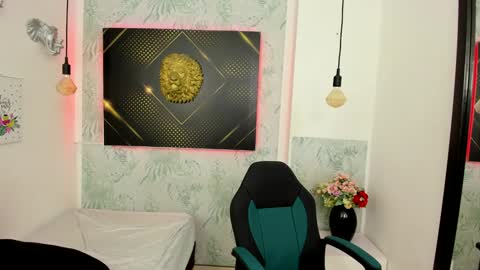   online show from January 31, 2025, 10:10 am