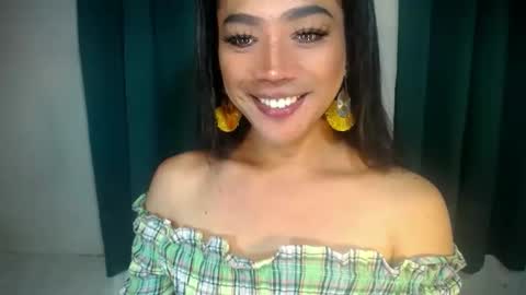 erika_madrigal online show from October 1, 2025, 8:59 pm