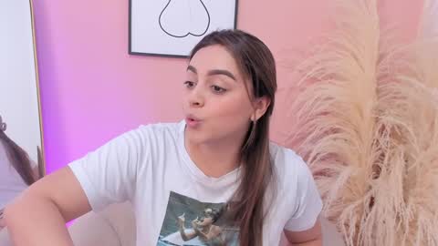 Erika Mendez online show from February 3, 2025, 6:39 pm