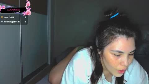 Snapshot of erikagloss chatting on November 25, 2025, 1:22 pm ErikaGloss online show from November 25, 2025, 1:22 pm