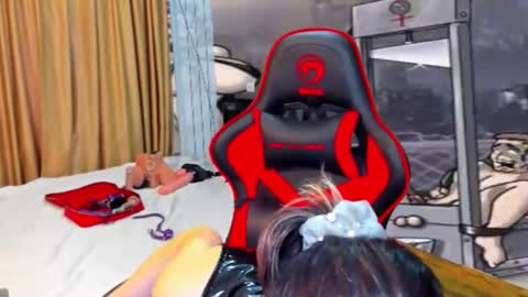 erikalorren online show from December 12, 2024, 9:48 pm