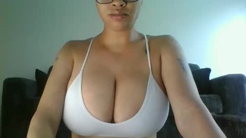 erin2025 online show from April 9, 2026, 8:36 pm