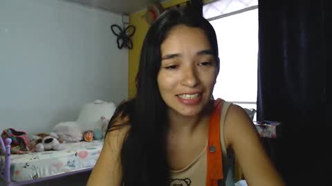 erina_1 online show from January 3, 2025, 5:53 pm