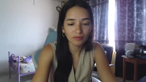erina_1 online show from March 10, 2025, 4:57 pm