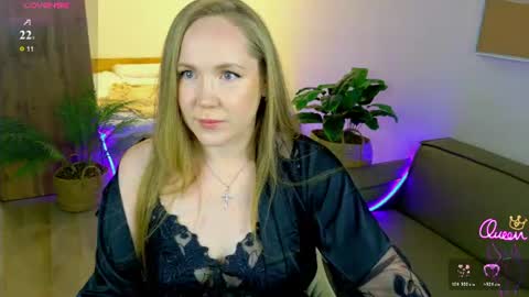 Snapshot of erinmilk chatting on June 18, 2026, 7:51 pm Erin online show from June 18, 2026, 7:51 pm