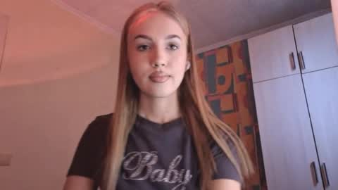 Snapshot of erinnnaji chatting on June 4, 2026, 3:29 pm Katrin online show from June 4, 2026, 3:29 pm