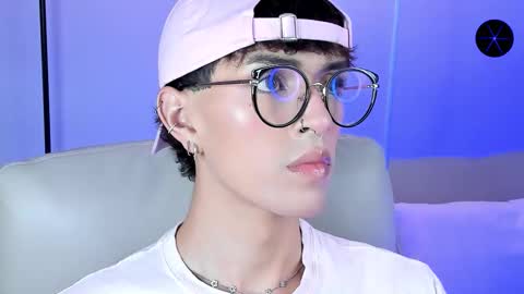   online show from November 20, 2025, 9:14 pm