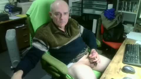 Snapshot of ernello chatting on October 7, 2025, 8:50 pm ernello online show from October 7, 2025, 8:50 pm