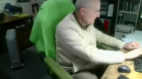 Snapshot of ernello chatting on October 10, 2025, 12:59 pm ernello online show from October 10, 2025, 12:59 pm