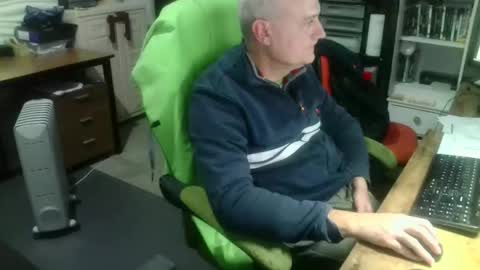 Snapshot of ernello chatting on October 21, 2025, 12:50 pm ernello online show from October 21, 2025, 12:50 pm