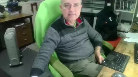 Snapshot of ernello chatting on October 23, 2025, 5:33 pm ernello online show from October 23, 2025, 5:33 pm