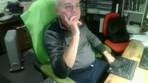 Snapshot of ernello chatting on October 26, 2025, 7:20 pm ernello online show from October 26, 2025, 7:20 pm