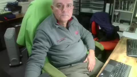 Snapshot of ernello chatting on October 31, 2025, 1:34 pm ernello online show from October 31, 2025, 1:34 pm