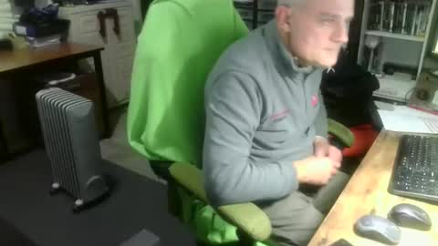 Snapshot of ernello chatting on November 3, 2025, 7:04 pm ernello online show from November 3, 2025, 7:04 pm