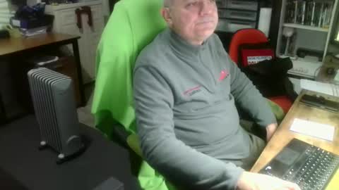 Snapshot of ernello chatting on November 4, 2025, 7:07 am ernello online show from November 4, 2025, 7:07 am