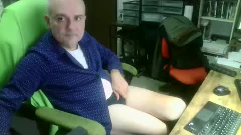 Snapshot of ernello chatting on November 4, 2025, 9:25 pm ernello online show from November 4, 2025, 9:25 pm