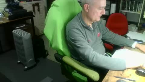 Snapshot of ernello chatting on November 8, 2025, 10:04 am ernello online show from November 8, 2025, 10:04 am