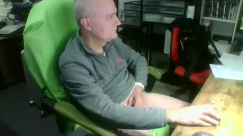 Snapshot of ernello chatting on November 8, 2025, 11:14 pm ernello online show from November 8, 2025, 11:14 pm