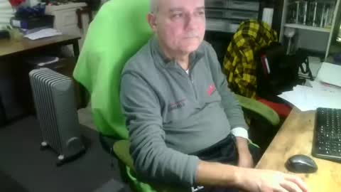 Snapshot of ernello chatting on November 9, 2025, 10:30 pm ernello online show from November 9, 2025, 10:30 pm