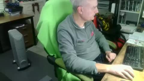 Snapshot of ernello chatting on November 14, 2025, 6:34 am ernello online show from November 14, 2025, 6:34 am